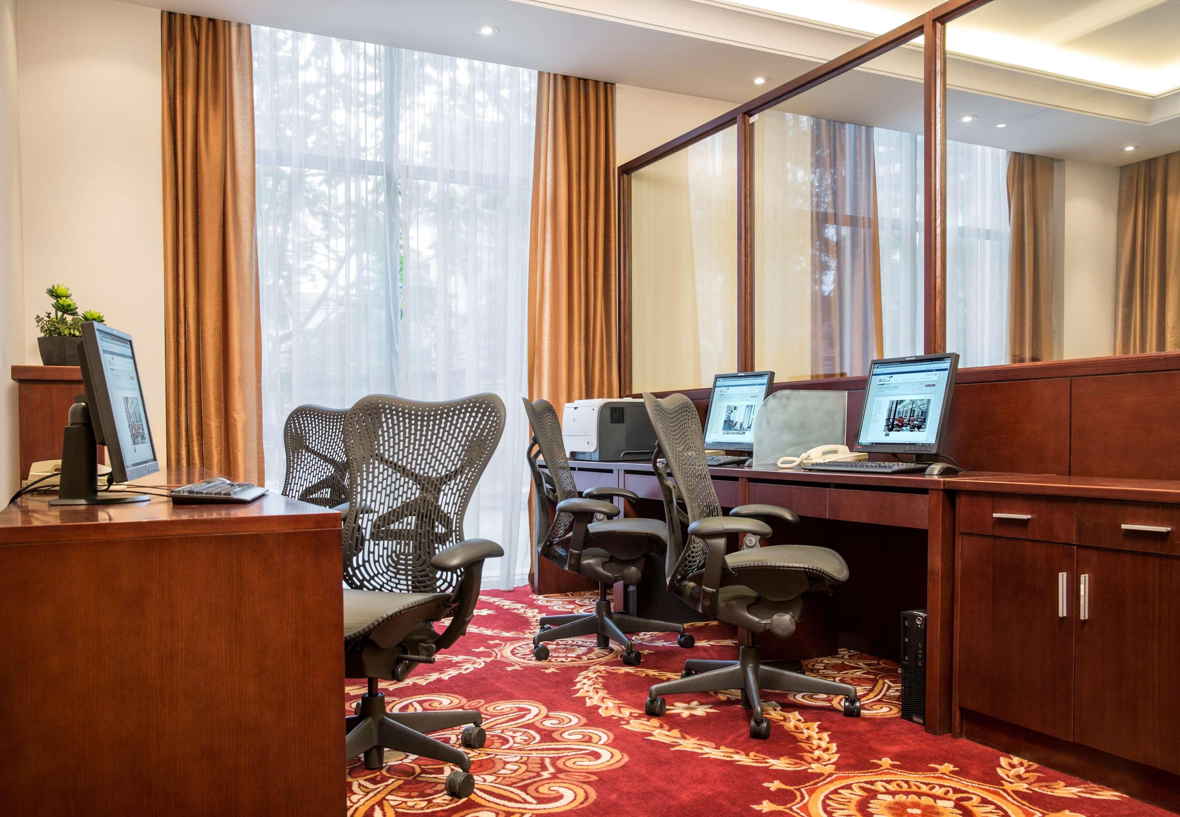 Hilton Garden Inn Hanoi Buitenkant foto