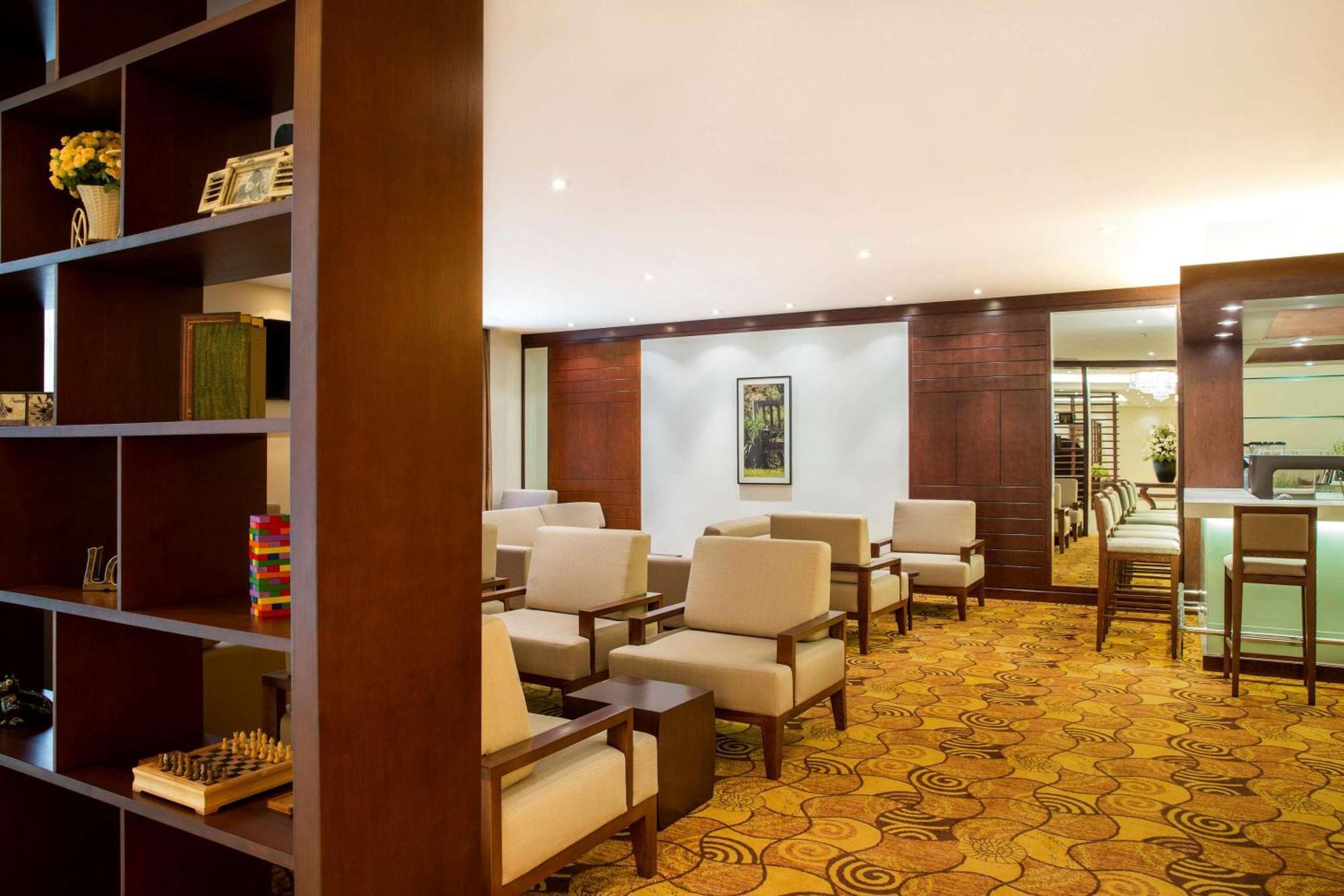 Hilton Garden Inn Hanoi Buitenkant foto