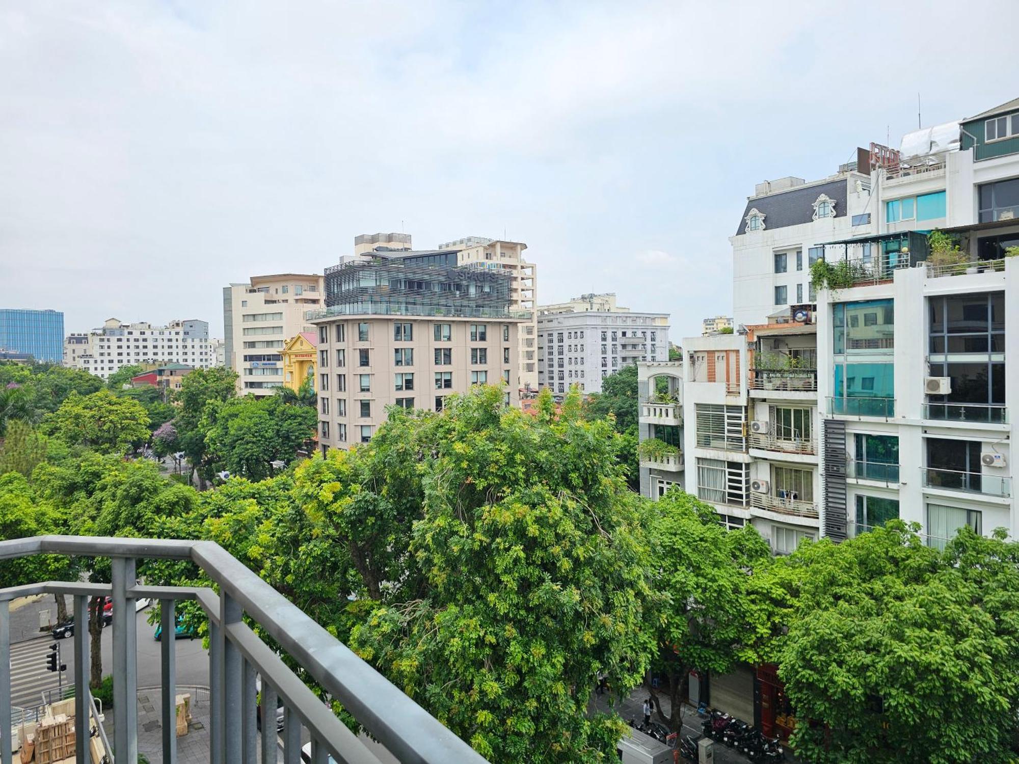 Hilton Garden Inn Hanoi Buitenkant foto